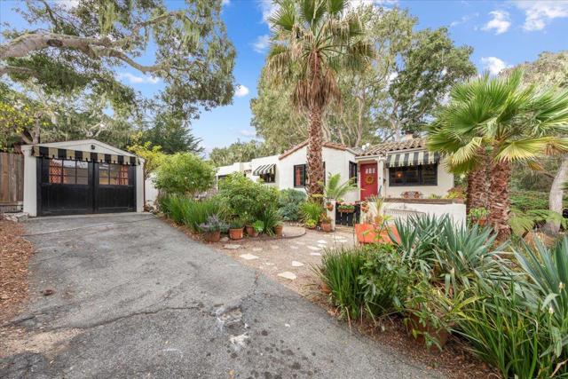 989 Madison Street, Monterey CA: https://media.crmls.org/mediaz/a16e060c-ad4d-40e9-9c7c-10395df5ddee.jpg