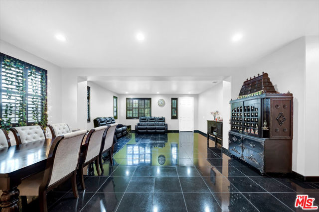 15624 Derrico Lane, Canyon Country CA: https://media.crmls.org/mediaz/a16e1b21-0a89-4973-9bf3-4a16d18e0c6f.jpg