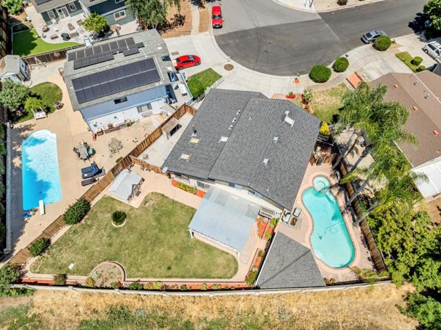 1298 Hersman Drive, Gilroy CA: https://media.crmls.org/mediaz/a16e602e-286f-4723-b081-4e93d1714453.jpg