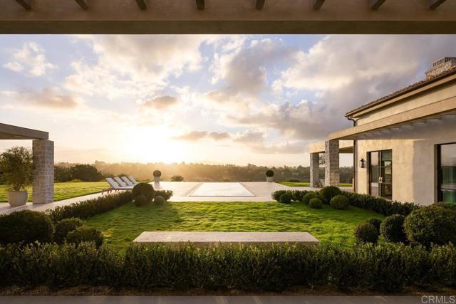 17845 Via de Fortuna, Rancho Santa Fe CA: https://media.crmls.org/mediaz/a16ea7f6-daba-45f2-b7a4-a57f721e7983.jpg