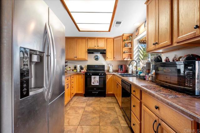 Detail Gallery Image 15 of 25 For 1005 Anza Ct, El Cajon,  CA 92020 - 4 Beds | 2/1 Baths