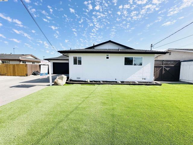 2262 Bermuda Ave, San Leandro CA: https://media.crmls.org/mediaz/a16f05c1-38d2-4369-8891-48b9fde0b278.jpg