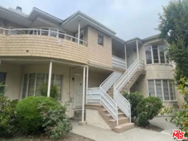3757 Los Feliz Boulevard, Los Angeles CA: https://media.crmls.org/mediaz/a16f1d3e-c6f9-4944-b062-6db4ae4c7563.jpg