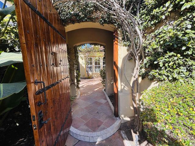 Detail Gallery Image 5 of 58 For 11596 Parkhurst Square, San Diego,  CA 92130 - 6 Beds | 6/1 Baths