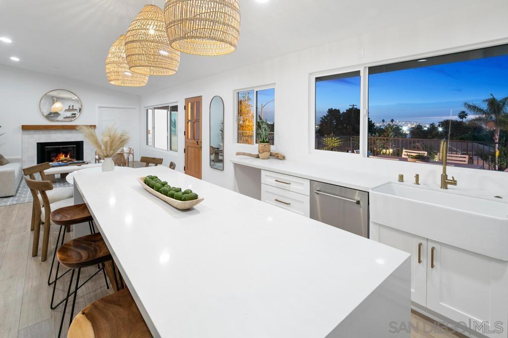 4933 Foothill Blvd, San Diego, CA 92109