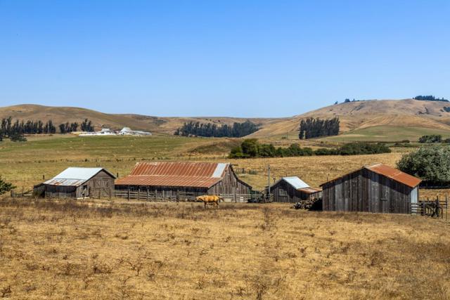 14550 Valley Ford Estero, Valley Ford CA: https://media.crmls.org/mediaz/a17058d0-a76d-424b-8067-a656e6d6ad38.jpg