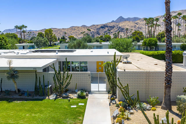 172 Desert Lakes Drive, Palm Springs CA: https://media.crmls.org/mediaz/a1707566-bcb7-47ec-8e06-ada4f34efb59.jpg