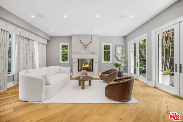 439 S Spalding Dr, Beverly Hills CA: https://media.crmls.org/mediaz/a170a962-c141-4da1-8dd3-8d731396fd60.jpg
