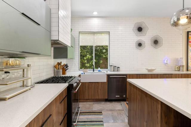 35618 Corte Serena, Cathedral City CA: https://media.crmls.org/mediaz/a170e4ac-477d-428b-9293-4c3ac6a26d09.jpg