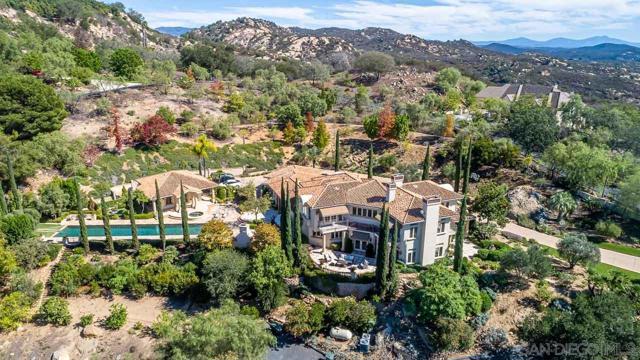 14440 Ridge Ranch Rd, Valley Center CA: https://media.crmls.org/mediaz/a1716ba3-05b8-49cf-944a-42d3de0a9207.jpg