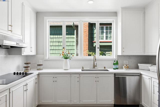 1247 Sherman, Alameda CA: https://media.crmls.org/mediaz/a171f91c-4c8b-46aa-ac90-51a90542e612.jpg