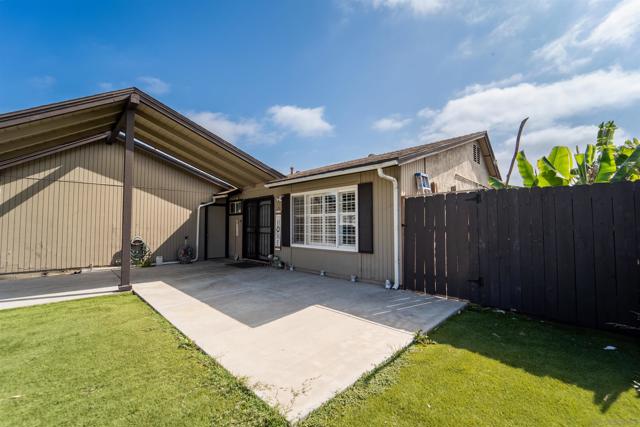 1260 Finch Pl, Chula Vista CA: https://media.crmls.org/mediaz/a173aba9-319e-4903-ad9a-4584f97eb0f4.jpg