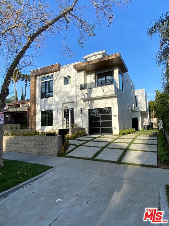 816 N Orange Drive, Los Angeles CA: https://media.crmls.org/mediaz/a174451e-2349-4202-9155-624877442347.jpg