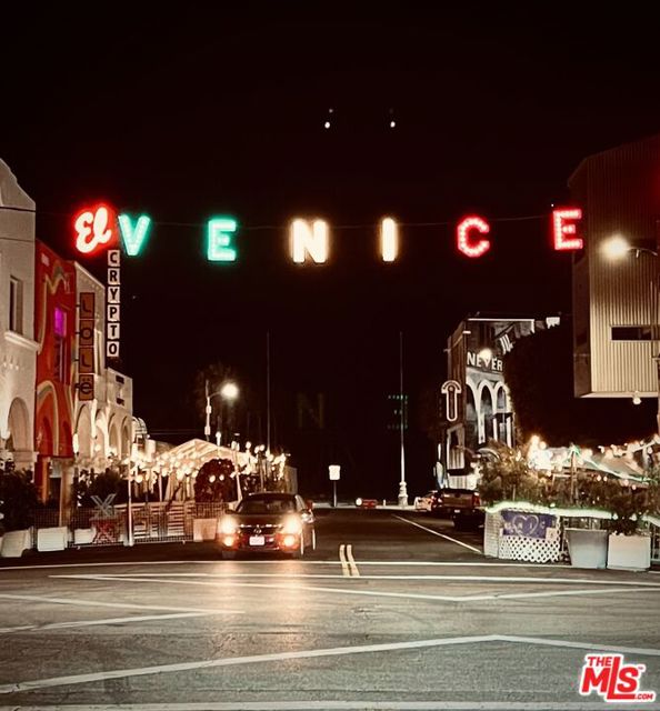 2515 Lincoln Boulevard, Venice CA: https://media.crmls.org/mediaz/a1746485-403e-40e2-b2cf-b3a32bbe410c.jpg