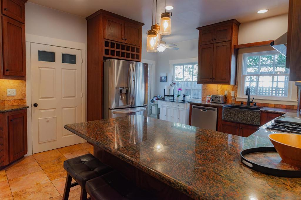 210 6th Ave - photo 17