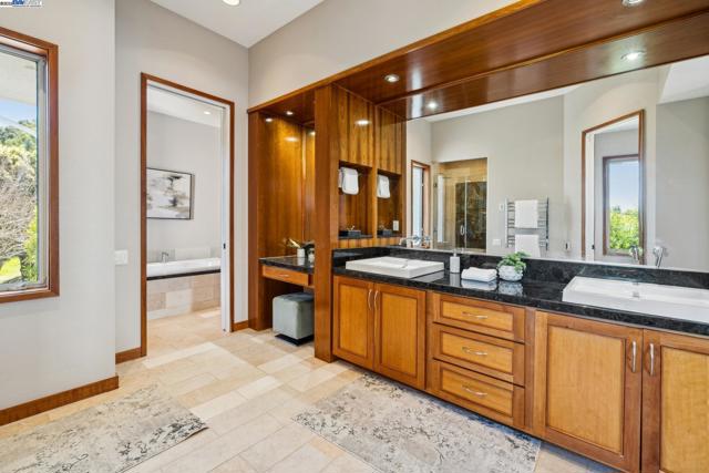 11 Leslyn Lane, Lafayette CA: https://media.crmls.org/mediaz/a1748fee-e7ad-408c-a24d-81637cd26637.jpg
