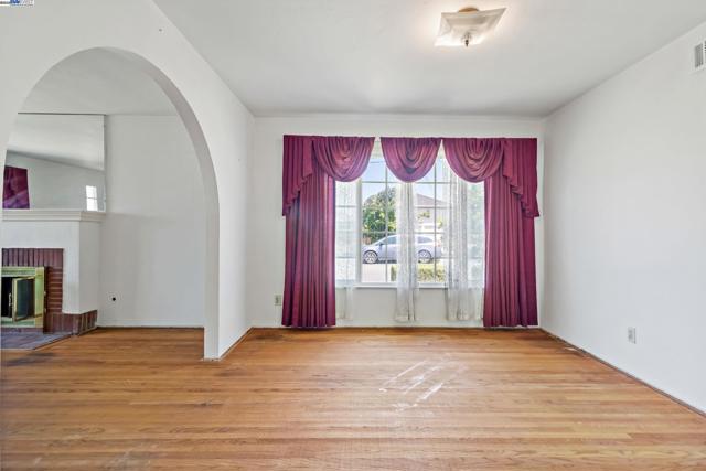 Image 11 of 56 For 398 Olive Ave