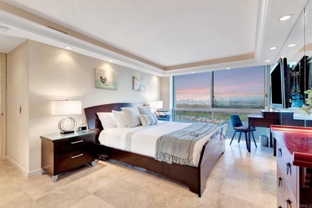 1770 Avenida del Mundo, Coronado CA: https://media.crmls.org/mediaz/a1758bc8-4a4d-4089-add6-60d144270c68.jpg