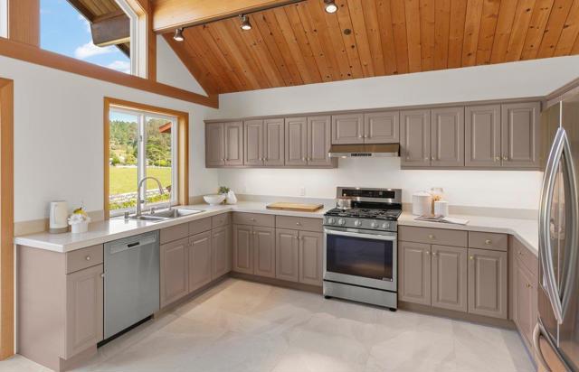 350 6th Avenue, Half Moon Bay CA: https://media.crmls.org/mediaz/a175a4b8-9a4e-42a6-9725-930412b846a9.jpg