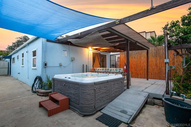 5038 40 W Point Loma Blvd, San Diego CA: https://media.crmls.org/mediaz/a175fd09-a2c4-4ac9-8f7c-5daeb49a154e.jpg