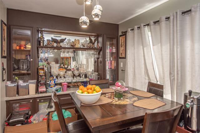 1010 Bobier Dr E, Vista CA: https://media.crmls.org/mediaz/a1763c0b-3696-48f8-81b0-1152cd0d4cb5.jpg