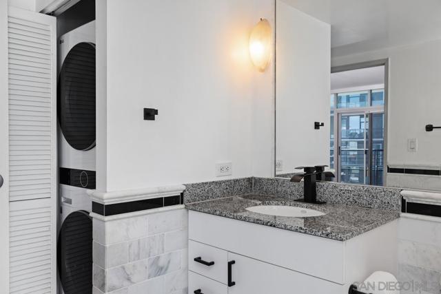 425 W Beech St, San Diego CA: https://media.crmls.org/mediaz/a1764390-816b-474e-94b0-eb04ec3826d4.jpg