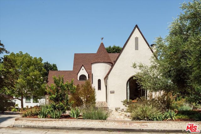 2064 Ames Street, Los Angeles CA: https://media.crmls.org/mediaz/a1768926-bab0-414c-9bdb-19224bac097d.jpg