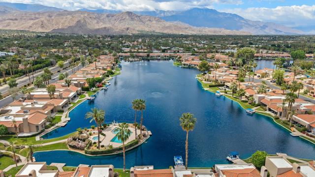105 Lake Shore Drive, Rancho Mirage CA: https://media.crmls.org/mediaz/a177f2da-b4d9-4b68-ba91-c8699a7435aa.jpg