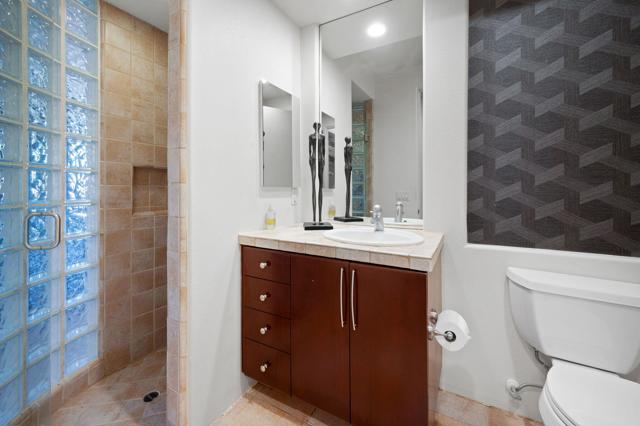 50380 Via Serenidad, La Quinta CA: https://media.crmls.org/mediaz/a17816ac-7e89-4d7b-afc0-d0285ec5af14.jpg