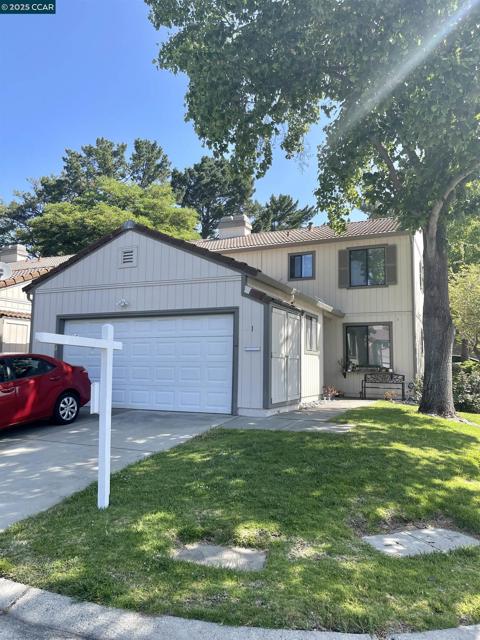 1 Bluff Ct, Hercules CA: https://media.crmls.org/mediaz/a1787d8d-fc7d-4949-a155-6f97a91199fe.jpg