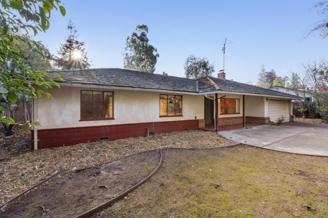 442 Knoll Drive, Los Altos CA: https://media.crmls.org/mediaz/a178afaf-3801-435a-a838-ccf4bb7b2432.jpg