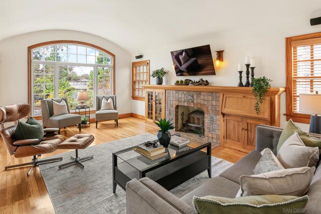 4605 4607 Terrace Dr, San Diego CA: https://media.crmls.org/mediaz/a178e9c4-d006-4115-9575-4b5980914e81.jpg