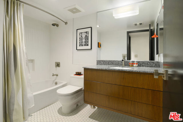 851 N Kings Road, West Hollywood CA: https://media.crmls.org/mediaz/a178fd55-e3b4-477d-a3ab-7c7bc3705d00.jpg