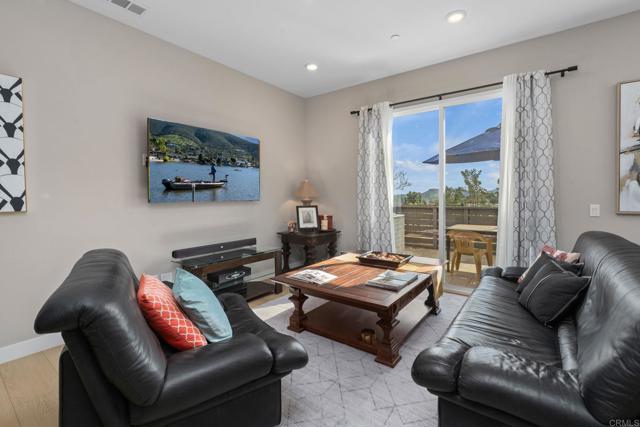 Detail Gallery Image 9 of 42 For 1220 Sunrise View #101,  San Marcos,  CA 92078 - 3 Beds | 2/1 Baths