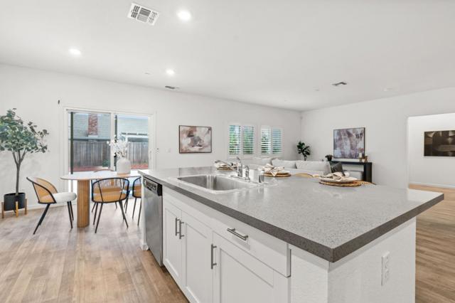 1340 Crimson Place, Manteca CA: https://media.crmls.org/mediaz/a1794949-c7c8-4353-abca-ae941d7ff369.jpg