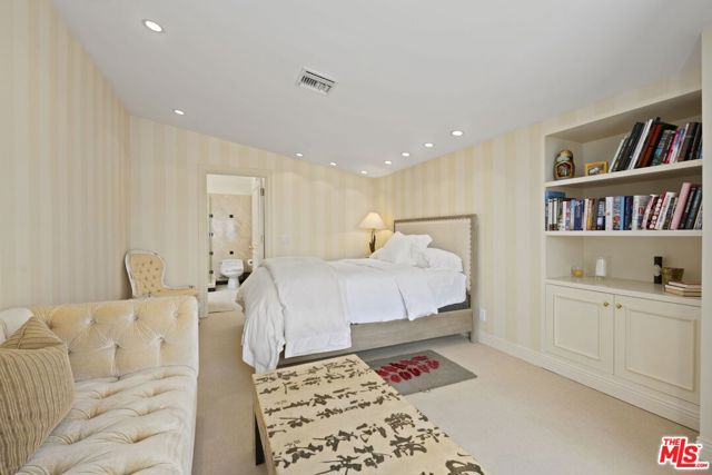 1634 Gilcrest Drive, Beverly Hills CA: https://media.crmls.org/mediaz/a1798c35-a201-4c1c-81ba-a22b49484df8.jpg