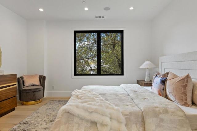 18061 Saratoga Los Gatos Road, Monte Sereno CA: https://media.crmls.org/mediaz/a17a96b5-1746-4fda-81ef-13a8a4dc2e11.jpg