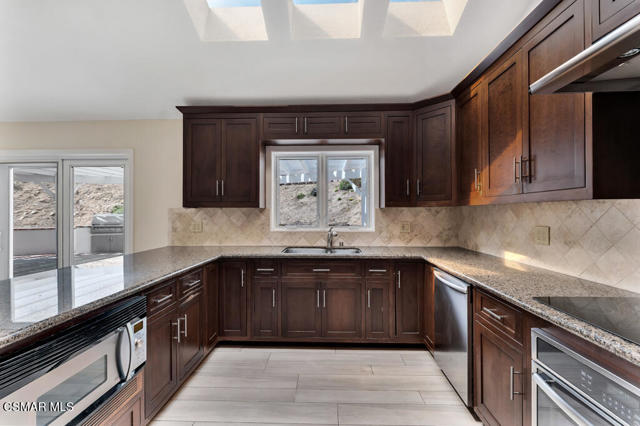 4183 Churchill Drive, Newbury Park CA: https://media.crmls.org/mediaz/a17b3ef2-c423-4a82-8606-d55e0b4b6c1b.jpg