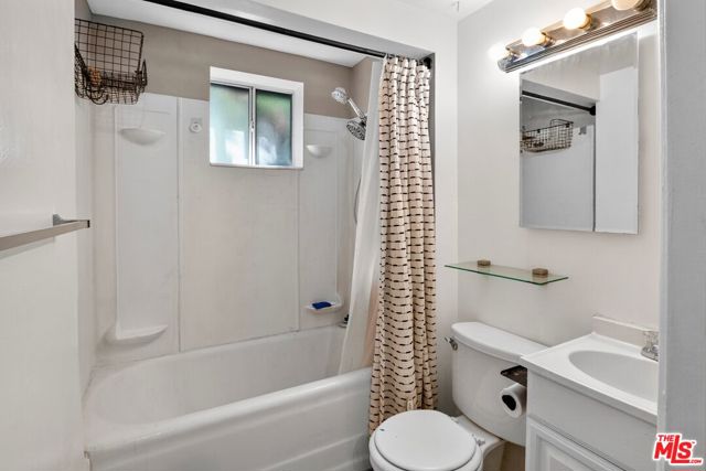 11154 Ventura Boulevard, Studio City CA: https://media.crmls.org/mediaz/a17b92eb-43ad-49b5-85c3-d884b658caa0.jpg