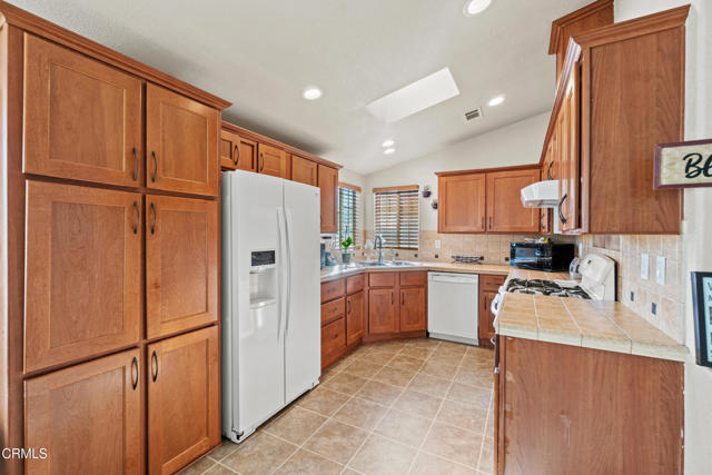 Detail Gallery Image 15 of 40 For 24 via Rosal #24,  Camarillo,  CA 93012 - 2 Beds | 2 Baths