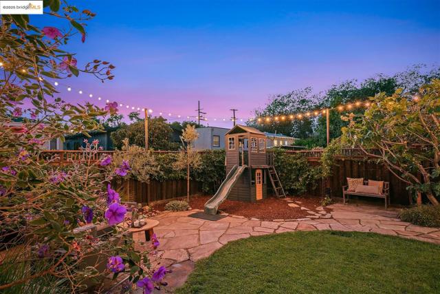 2310 Spaulding Ave, Berkeley CA: https://media.crmls.org/mediaz/a17c0f5b-cfa0-4a45-8565-451cca278787.jpg