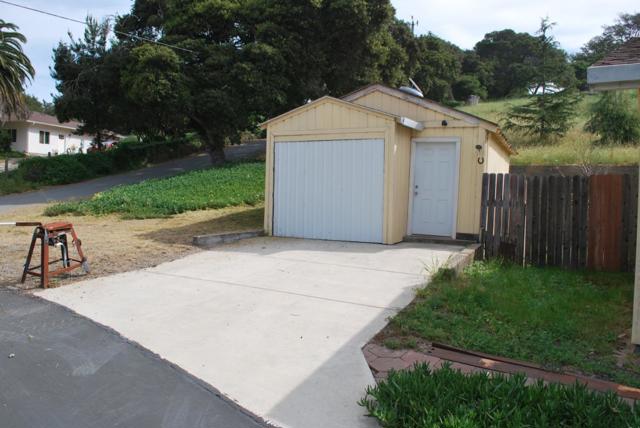 9194 Coker Road, Salinas CA: https://media.crmls.org/mediaz/a17c2b81-695f-41a7-84b8-01c314886f52.jpg