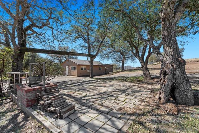 12220 Rebel Wind Rd, Descanso CA: https://media.crmls.org/mediaz/a17c9a8d-ecee-466f-97c4-f6f903003375.jpg