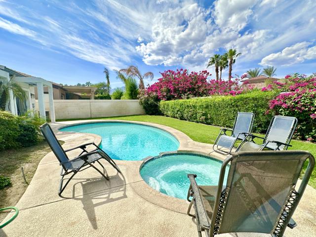 47875 Via Firenze, La Quinta CA: https://media.crmls.org/mediaz/a17cb88b-8216-437f-8f9b-c6e9a764e7d0.jpg