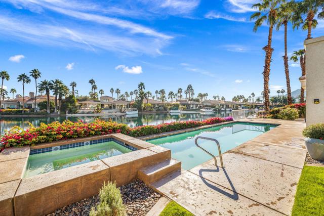 47560 Via Montigo, La Quinta CA: https://media.crmls.org/mediaz/a17ccc54-0e77-40d8-ab82-6c2e542687a9.jpg