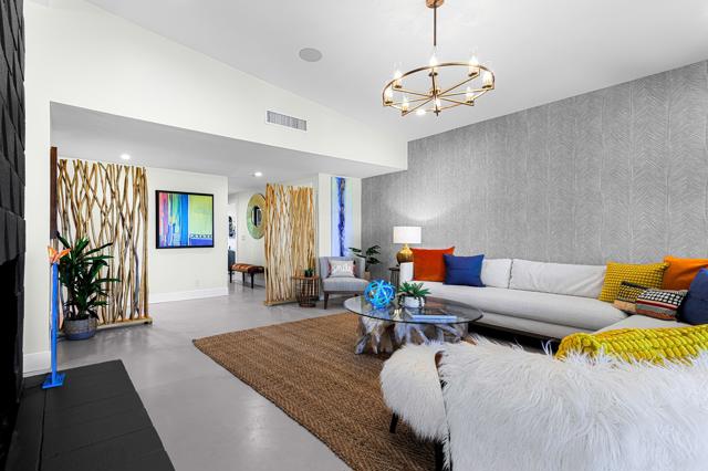 5155 E Bobolink Lane, Palm Springs CA: https://media.crmls.org/mediaz/a17cf25c-a80b-46a4-80c8-779a57c21b5a.jpg