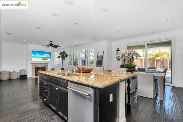 8065 Westport Circle, Discovery Bay CA: https://media.crmls.org/mediaz/a17cfbd8-9595-4ae1-9637-3b028c9f021c.jpg