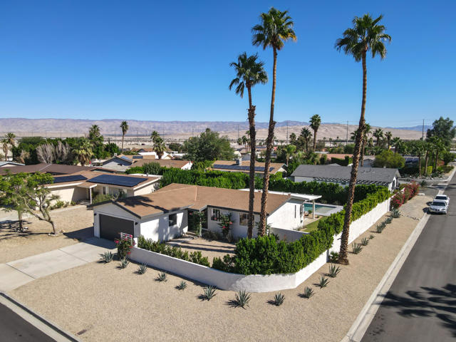 2034 Marni Court, Palm Springs CA: https://media.crmls.org/mediaz/a17d8b00-493a-43b9-b1ee-b35ce6195c9d.jpg