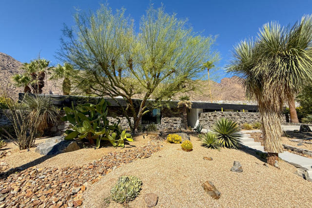783 N Rose Avenue, Palm Springs CA: https://media.crmls.org/mediaz/a17d9f9c-7884-444a-9721-87cfc34763d2.jpg