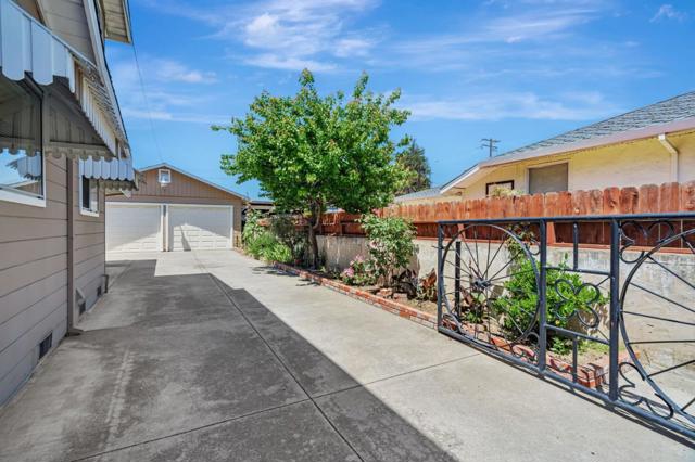 93 Alexander Court, San Jose CA: https://media.crmls.org/mediaz/a17e0313-cb68-4f81-9116-08231b57a224.jpg